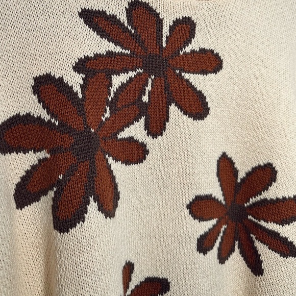 L.A Hearts Cream Colored Sweater w/ Retro Flower Design XS - Picture 4 of 4